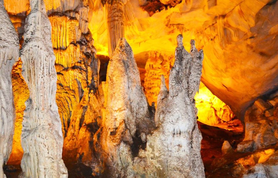 Dupnisa Cave
