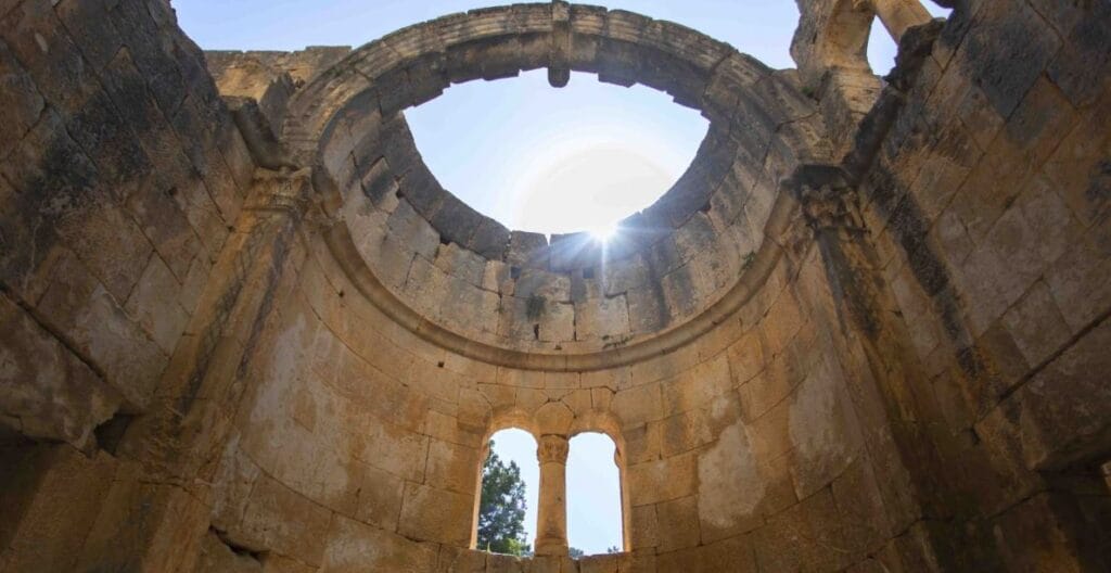 Alahan Monastery 3 Alahan Monastery - Alahan Monastery is an impressive historical building in the foothills of the Taurus Mountains in the Mut district of Mersin province in southeastern Turkey. Dating back to the 5th century, this monastery is known as an important centre of early Christianity. Alahan Monastery attracts attention with its architectural features and fascinating natural surroundings. This monastery offers visitors both a historical journey and magnificent views, and it is a fascinating destination for both local and foreign tourists.