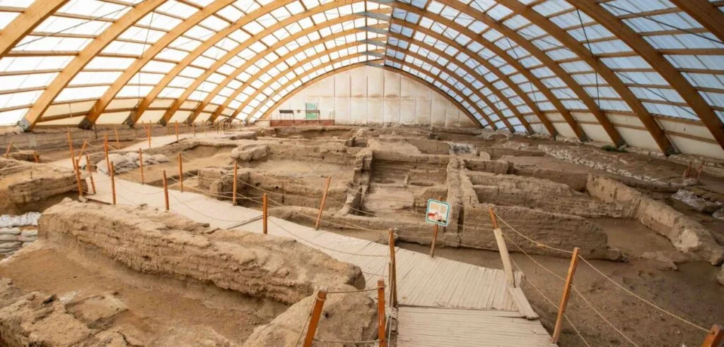 Catalhoyuk Turkey 1 Catalhoyuk Turkey - Catalhoyuk Turkey Neolithic city characteristics, history (The age of clay at Catalhoyuk etc.) and travel tips.