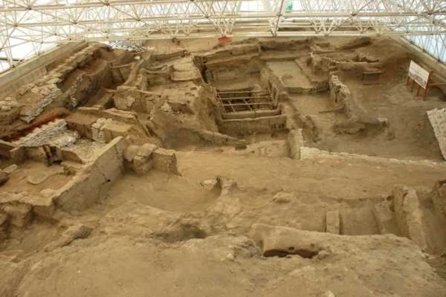 Catalhoyuk Turkey 5 Catalhoyuk Turkey - Catalhoyuk Turkey Neolithic city characteristics, history (The age of clay at Catalhoyuk etc.) and travel tips.