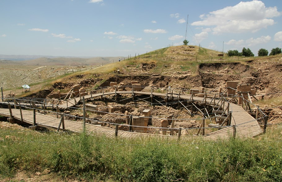 Göbekli Tepe ; Beginning of the History 3 Göbekli Tepe ; Beginning of the History - Göbekli Tepe is a large archaeological site considered to be the oldest temple complex in human history. Dating back 12,000 years, this temple was built by a hunter-gatherer society and bears traces of religious beliefs, rituals and social structure. The discovery of Göbekli Tepe has provided us with a wealth of new information about prehistoric times.