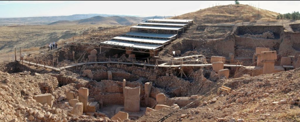 Göbekli Tepe ; Beginning of the History 14 Göbekli Tepe ; Beginning of the History - Göbekli Tepe is a large archaeological site considered to be the oldest temple complex in human history. Dating back 12,000 years, this temple was built by a hunter-gatherer society and bears traces of religious beliefs, rituals and social structure. The discovery of Göbekli Tepe has provided us with a wealth of new information about prehistoric times.