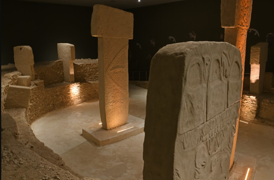 Göbekli Tepe ; Beginning of the History 11 Göbekli Tepe ; Beginning of the History - Göbekli Tepe is a large archaeological site considered to be the oldest temple complex in human history. Dating back 12,000 years, this temple was built by a hunter-gatherer society and bears traces of religious beliefs, rituals and social structure. The discovery of Göbekli Tepe has provided us with a wealth of new information about prehistoric times.